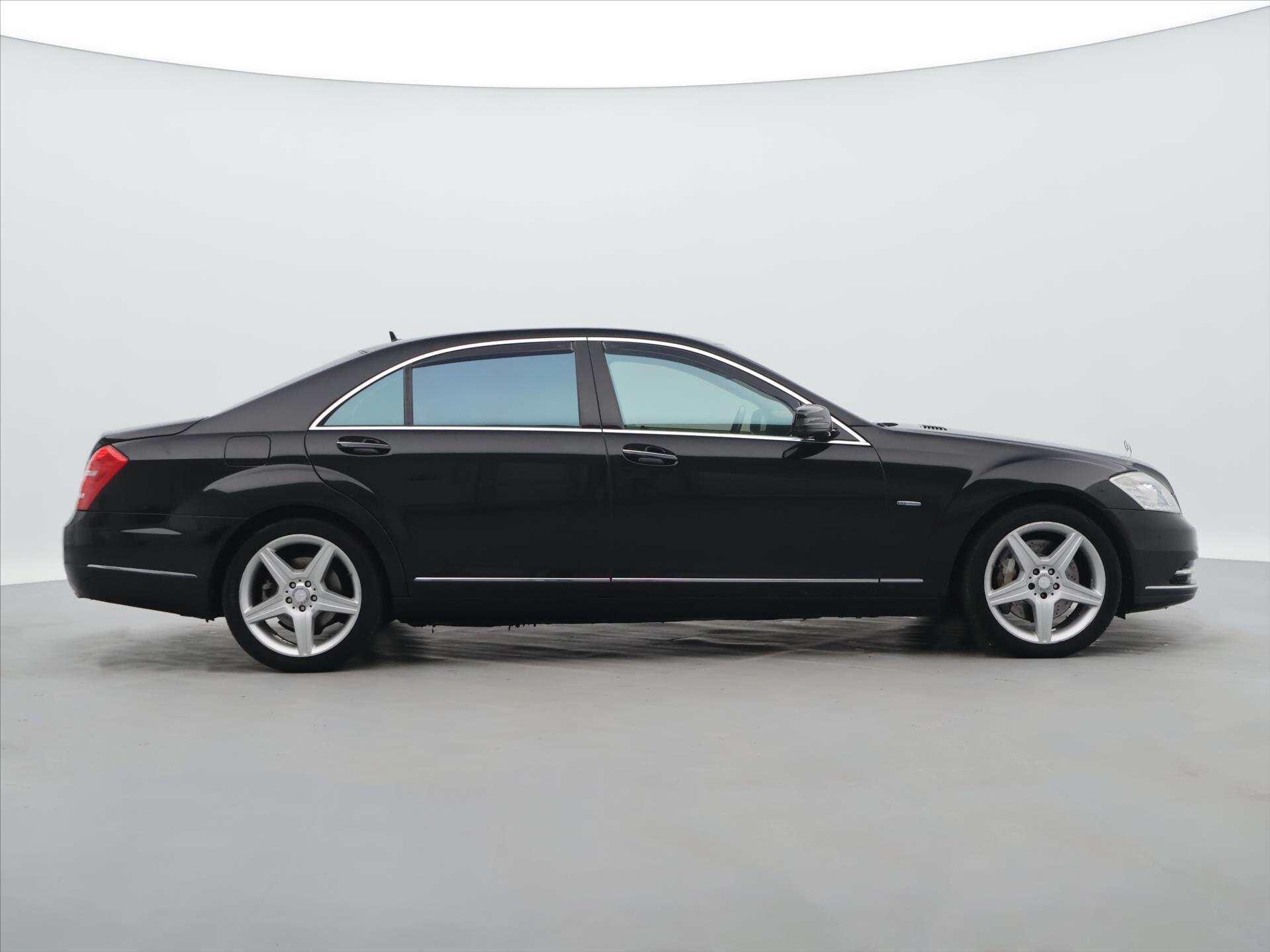 Mercedes-Benz Třídy S Sedan / Limuzína 4,7 l 320 kw