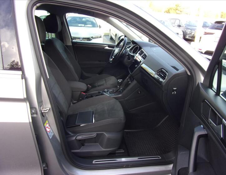 Volkswagen Tiguan 9