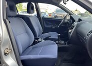 Mitsubishi Carisma 13