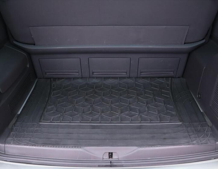 Volkswagen Multivan 10