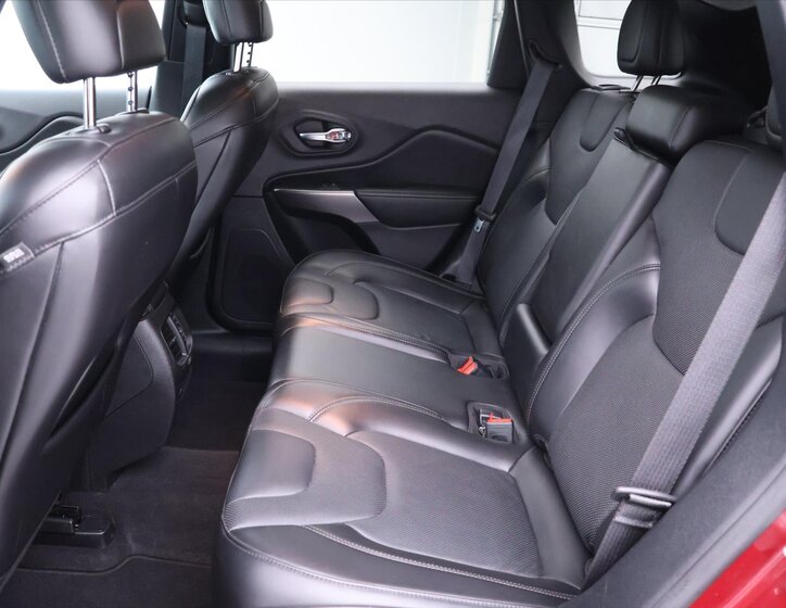 Jeep Cherokee SUV 3,2 l 200 kw