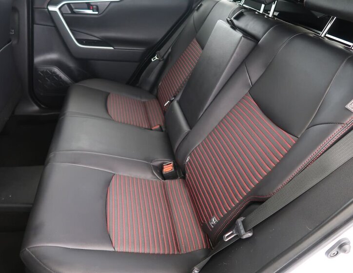 Toyota RAV4 SUV / Terénní 2,5 l 225 kw