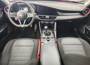 Alfa Romeo Giulia Sedan / Limuzína 2,1 l 110 kw