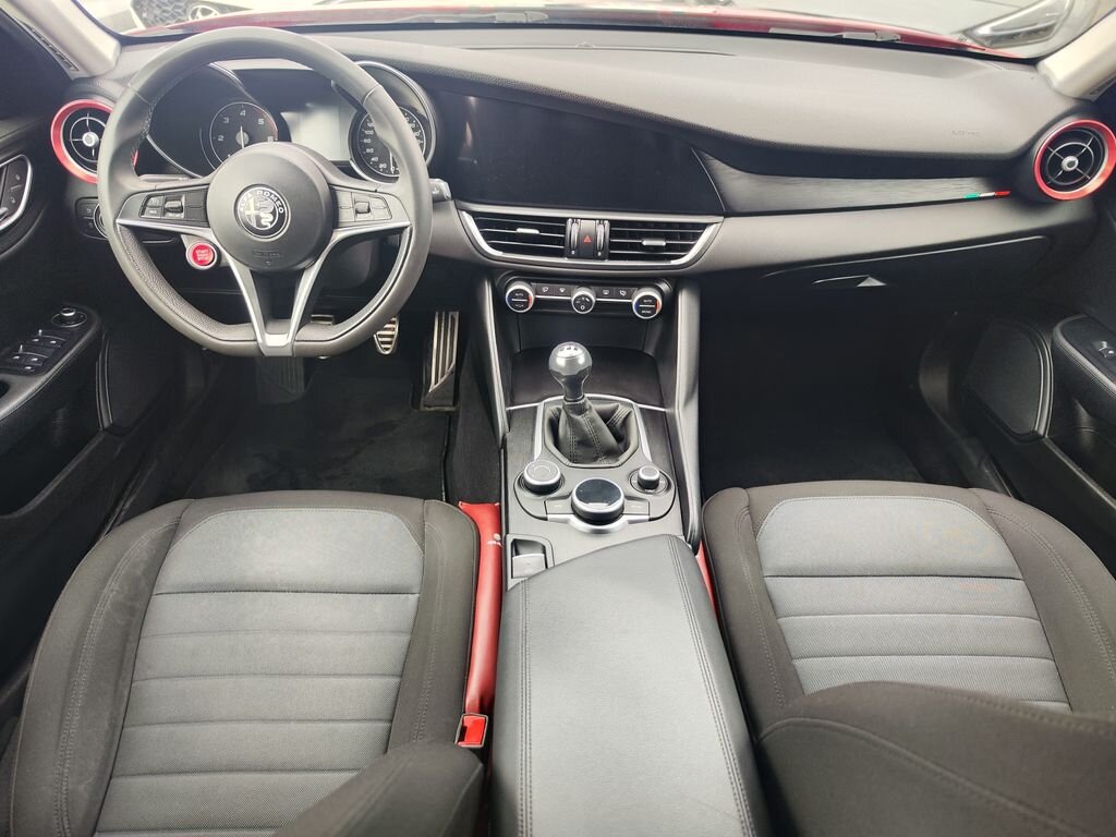 Alfa Romeo Giulia Sedan / Limuzína 2,1 l 110 kw