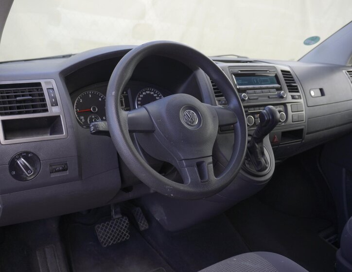 Volkswagen Caravelle 8