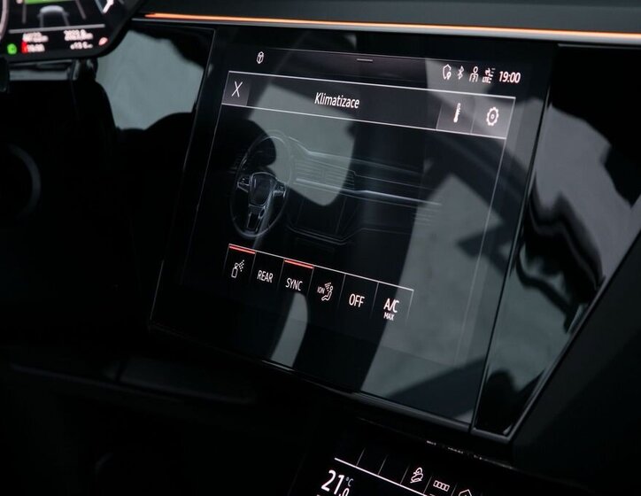 Audi e-tron SUV / Terénní 0,0 300 kw