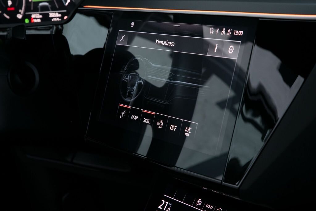 Audi e-tron SUV / Terénní 0,0 300 kw