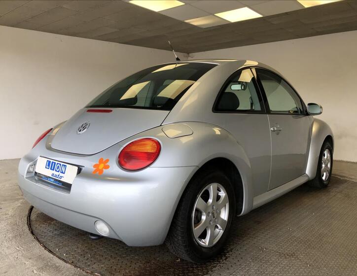 Volkswagen New Beetle 7