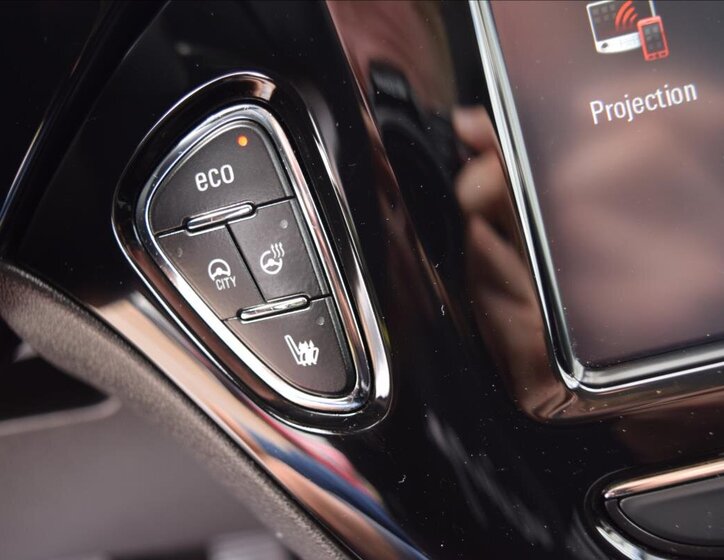 Opel Adam Hatchback 999,0 66 kw