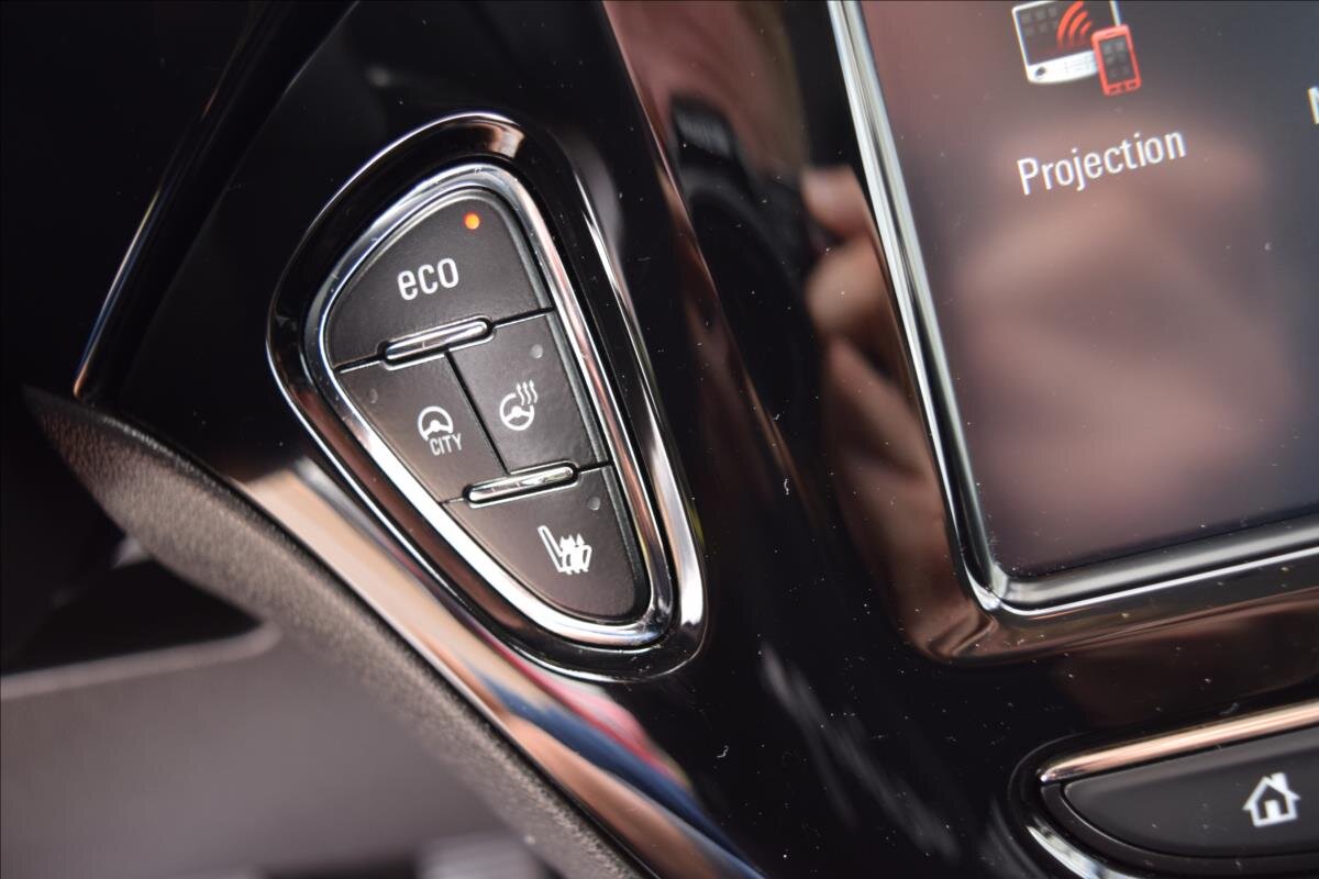 Opel Adam Hatchback 999,0 66 kw