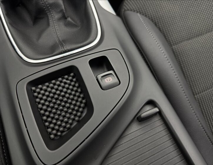 Opel Insignia Sedan / Limuzína 2,0 l 118 kw