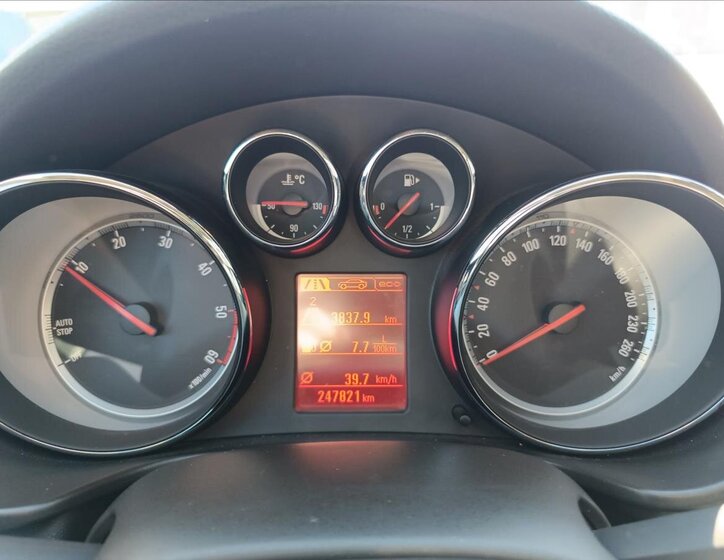 Opel Insignia Kombi 2,0 l 143 kw