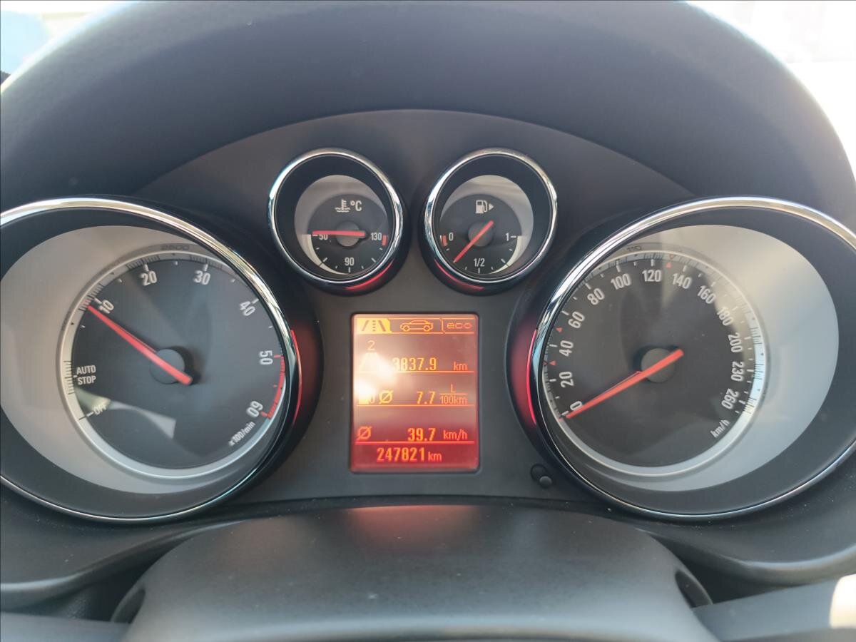 Opel Insignia Kombi 2,0 l 143 kw