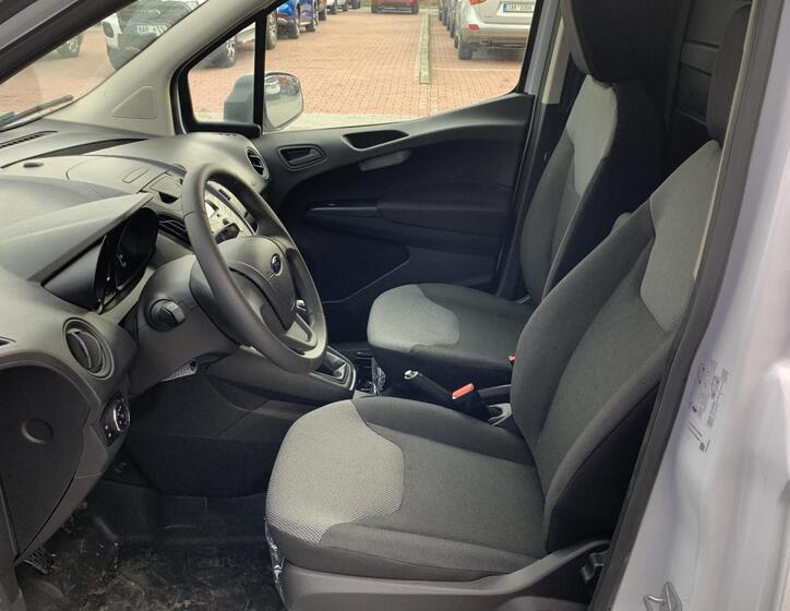 Ford Transit Courier 10