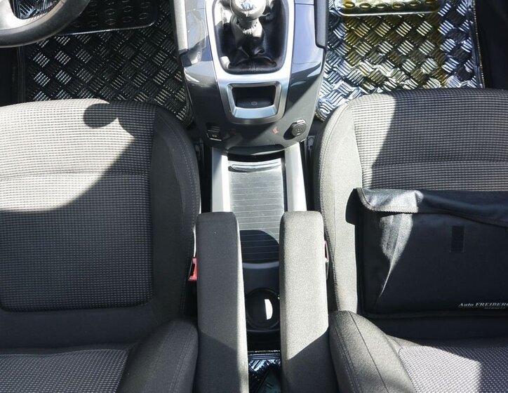 Peugeot 5008 MPV 1,6 l 88 kw