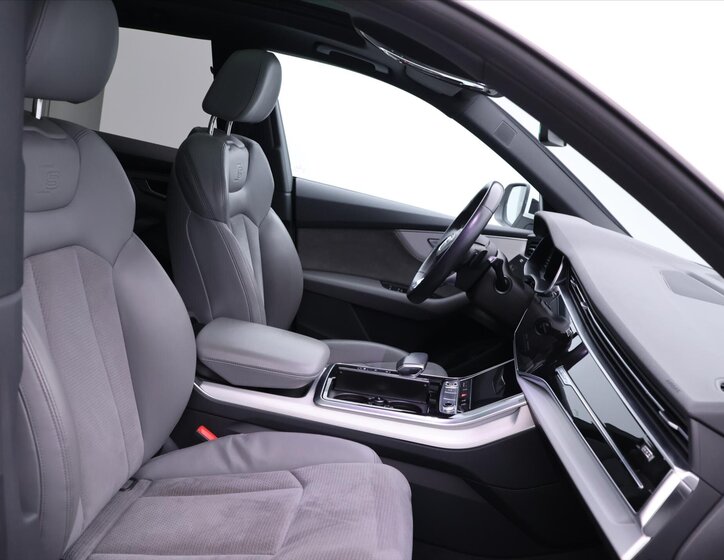 Audi Q8 SUV / Terénní 3,0 l 250 kw