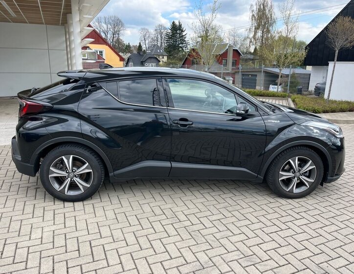 Toyota C-HR SUV / Terénní 1,8 l 72 kw