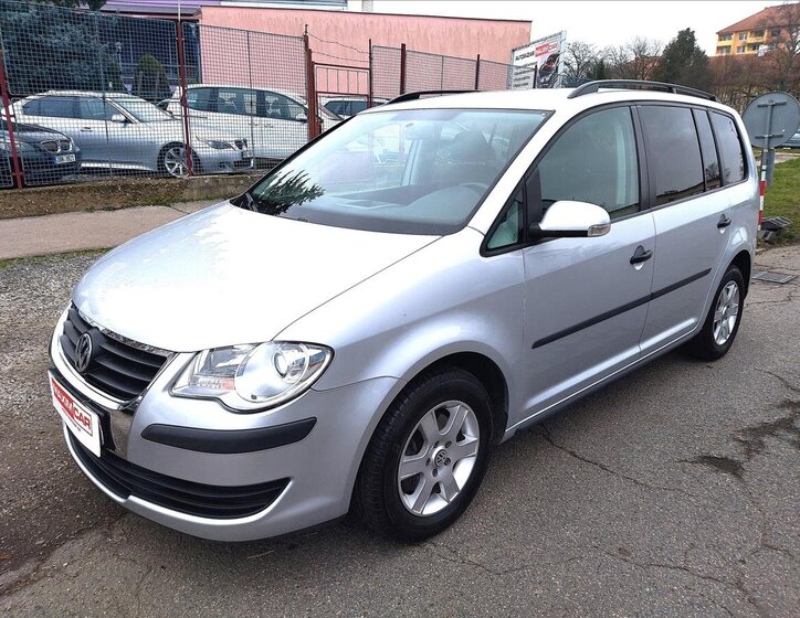 Volkswagen Touran 1