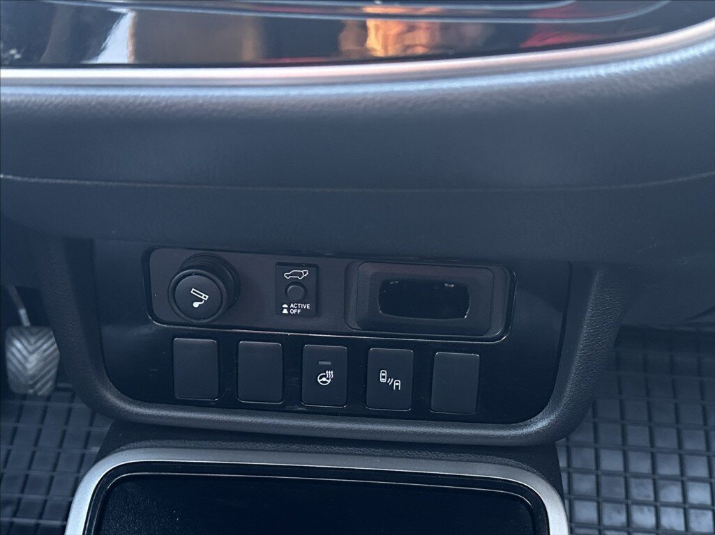 Mitsubishi Outlander SUV / Terénní 2,3 l 110 kw