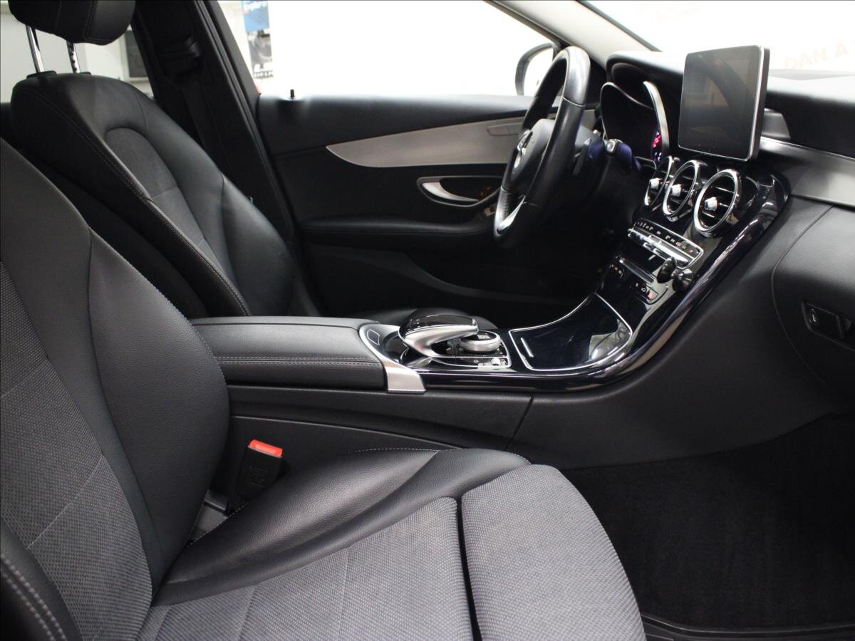 Mercedes-Benz Třídy C Kombi 2,0 l 135 kw