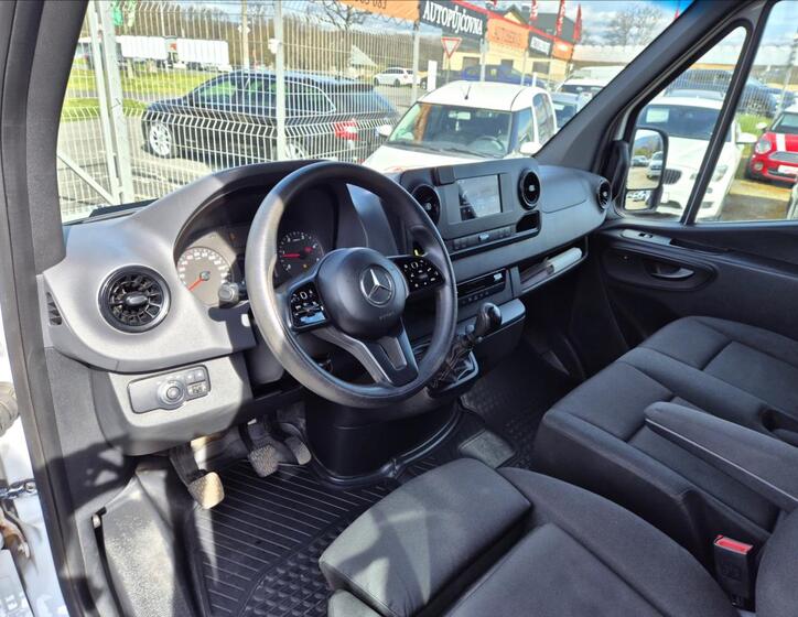 Mercedes-Benz Sprinter 10