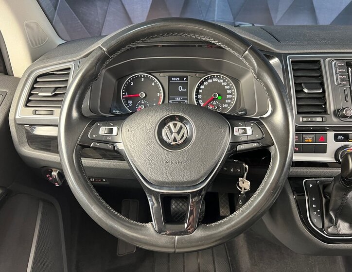 Volkswagen Multivan 14