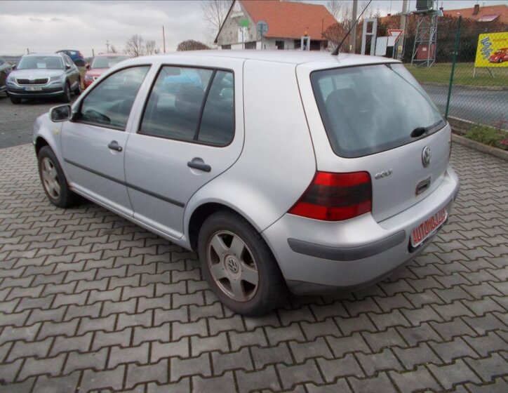 Volkswagen Golf 12