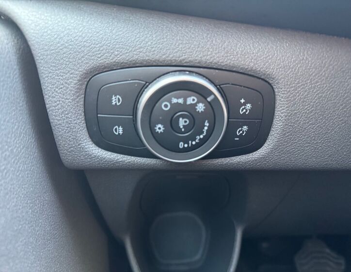 Ford Tourneo Custom Kombi 2,0 l 96 kw