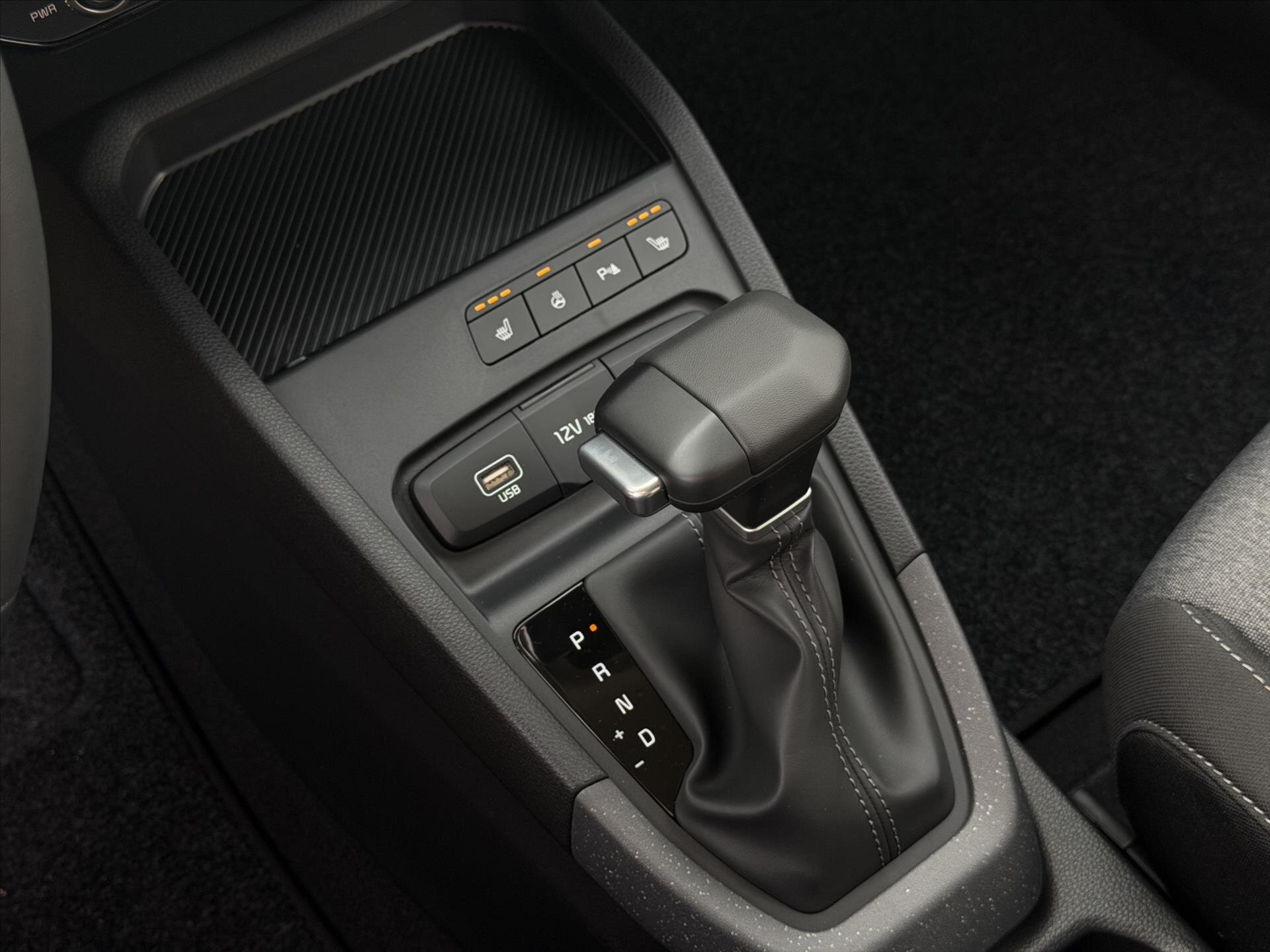 KIA Stonic CUV / Crossover 998,0 74 kw