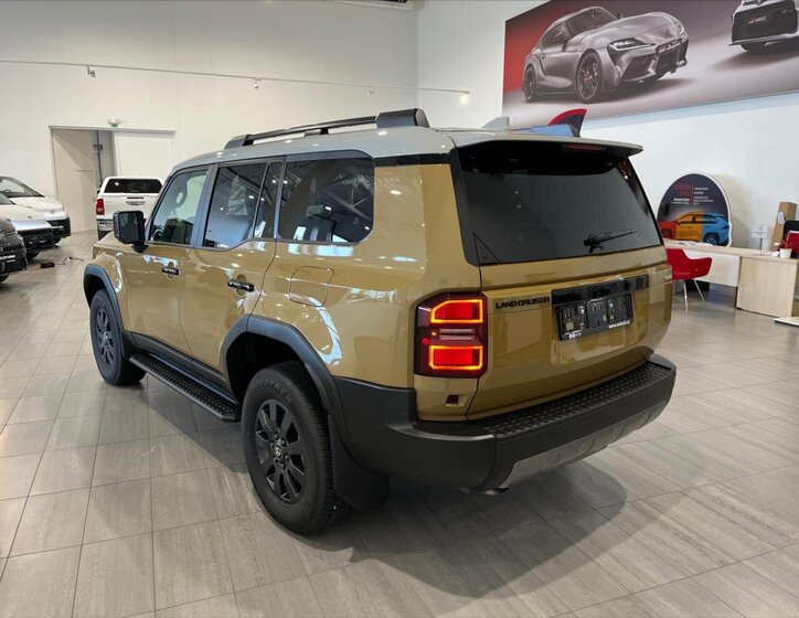 Toyota Land Cruiser 5