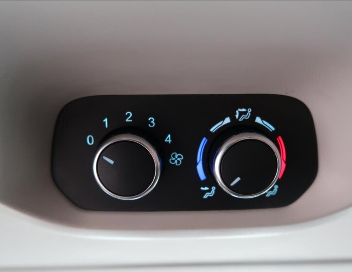 Ford Tourneo Custom MPV 2,0 l 96 kw