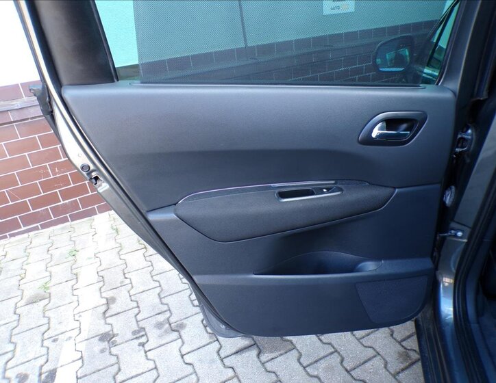 Peugeot 5008 Kombi 1,6 l 115 kw