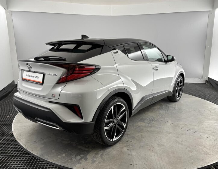 Toyota C-HR SUV 2,0 l 135 kw