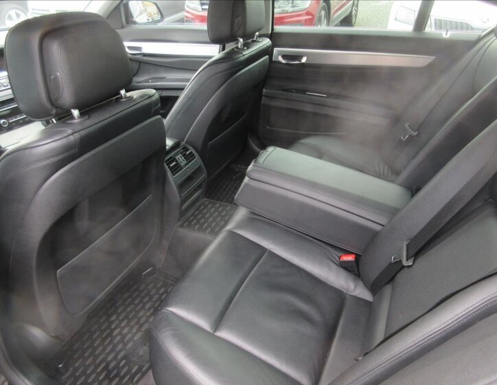 BMW Řada 7 Sedan 3,0 l 190 kw