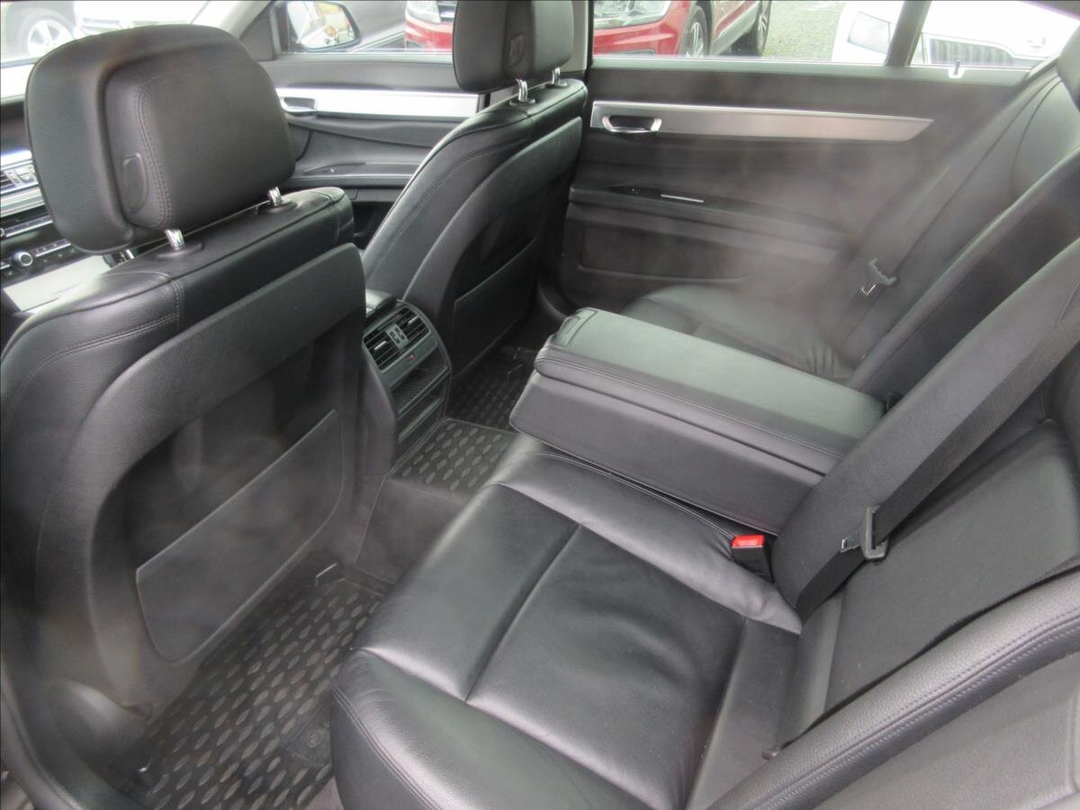 BMW Řada 7 Sedan 3,0 l 190 kw