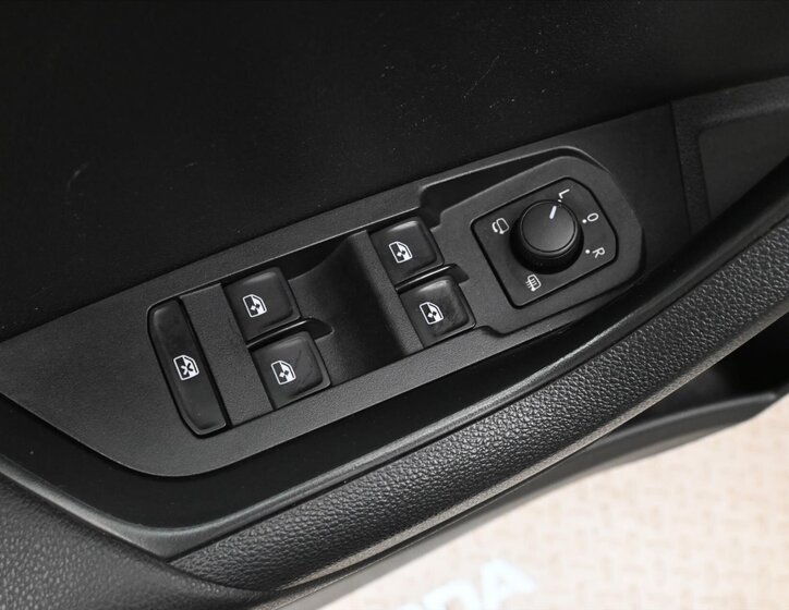 Škoda Karoq SUV / Terénní 1,5 l 110 kw