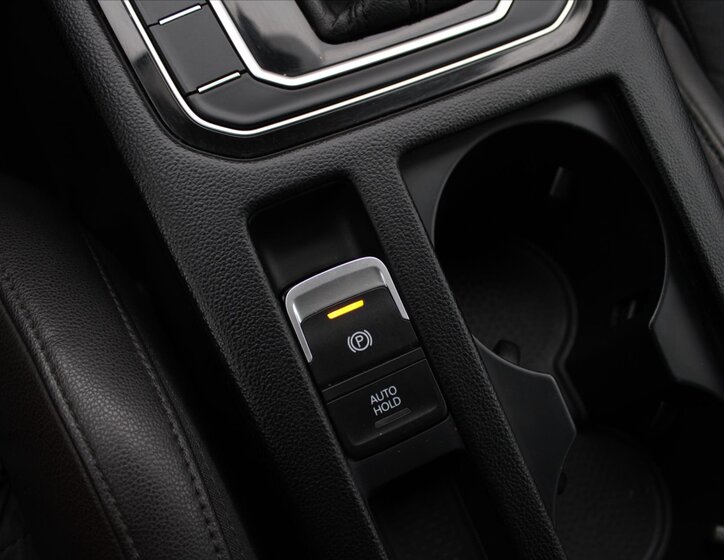 Volkswagen Passat 25