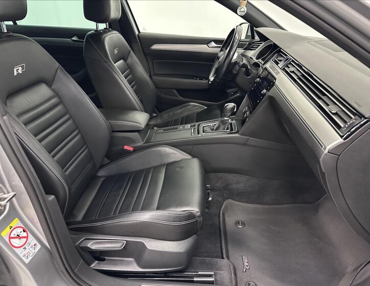 Volkswagen Passat Sedan / Limuzína 2,0 l 162 kw