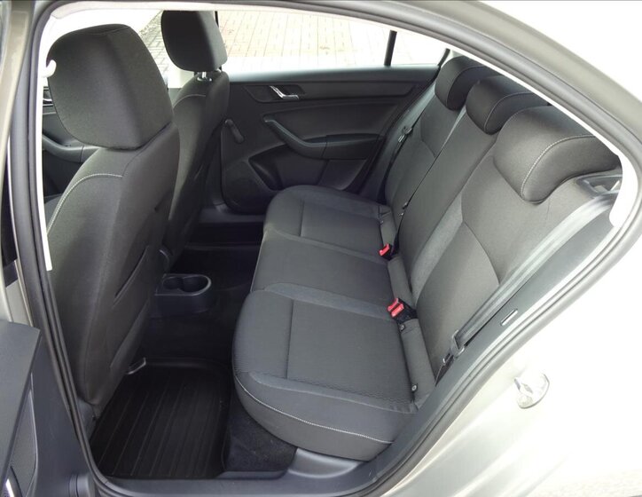 Škoda Rapid Sedan / Limuzína 1,2 l 66 kw