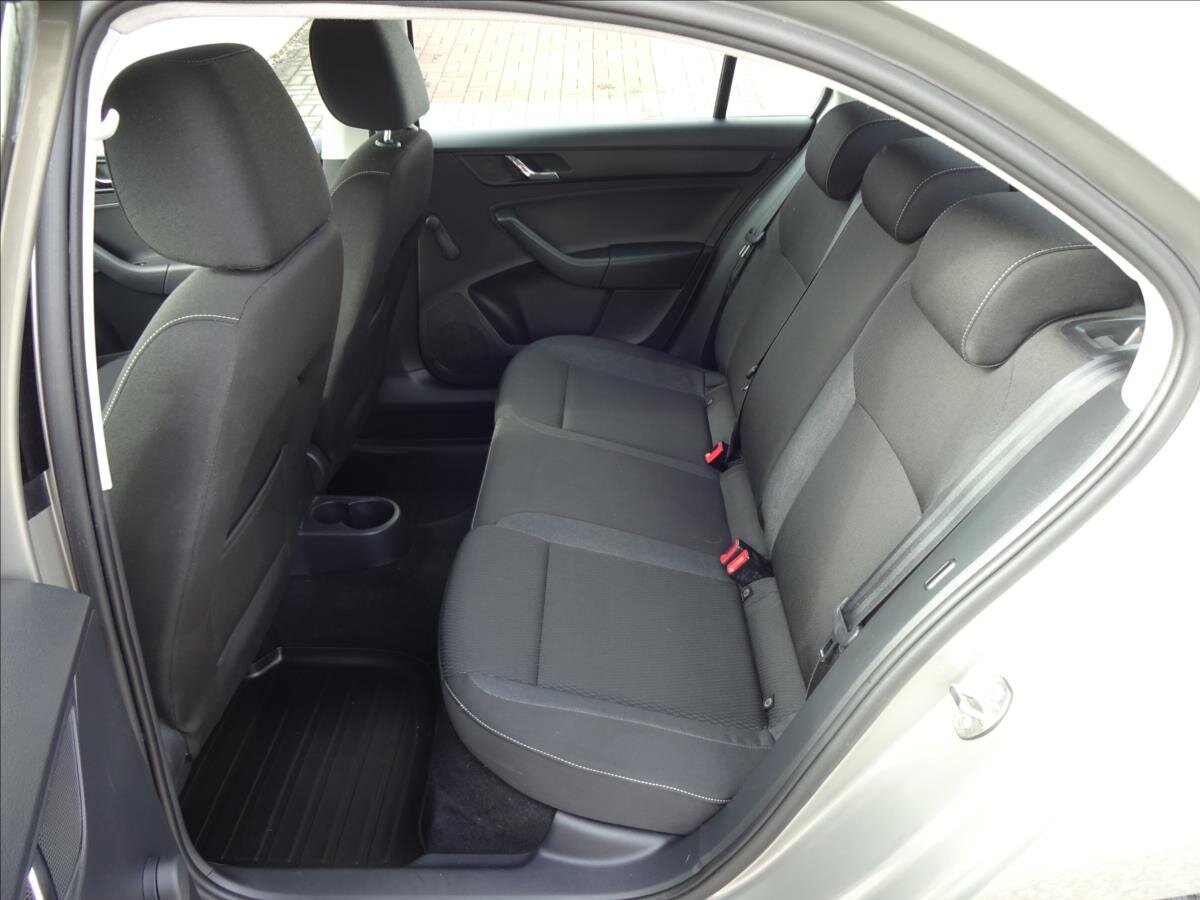 Škoda Rapid Sedan / Limuzína 1,2 l 66 kw