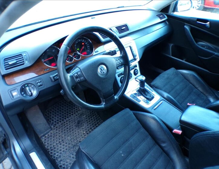 Volkswagen Passat Sedan / Limuzína 2,0 l 103 kw