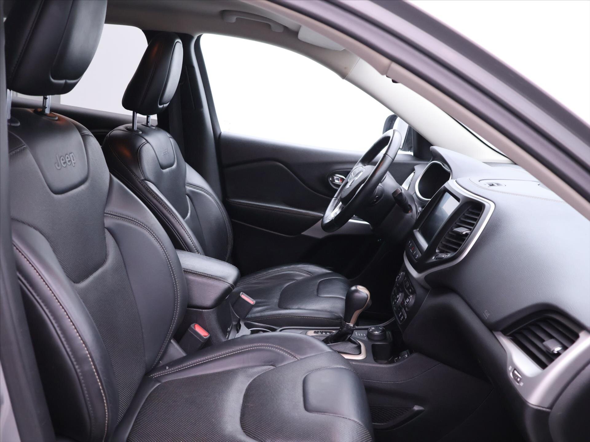 Jeep Cherokee SUV / Terénní 2,2 l 147 kw