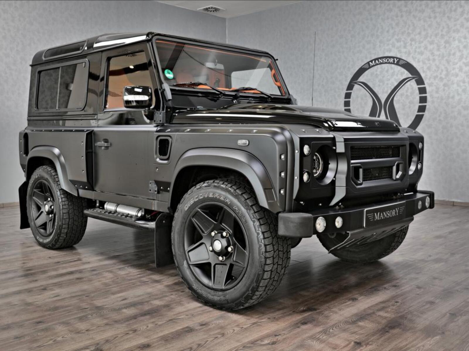 Land Rover Defender 1