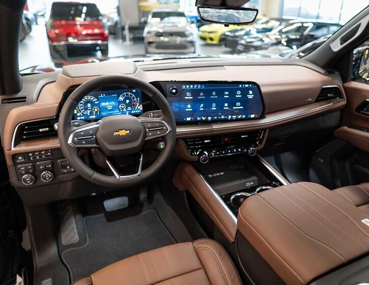 Chevrolet Suburban SUV 6,2 l 313 kw