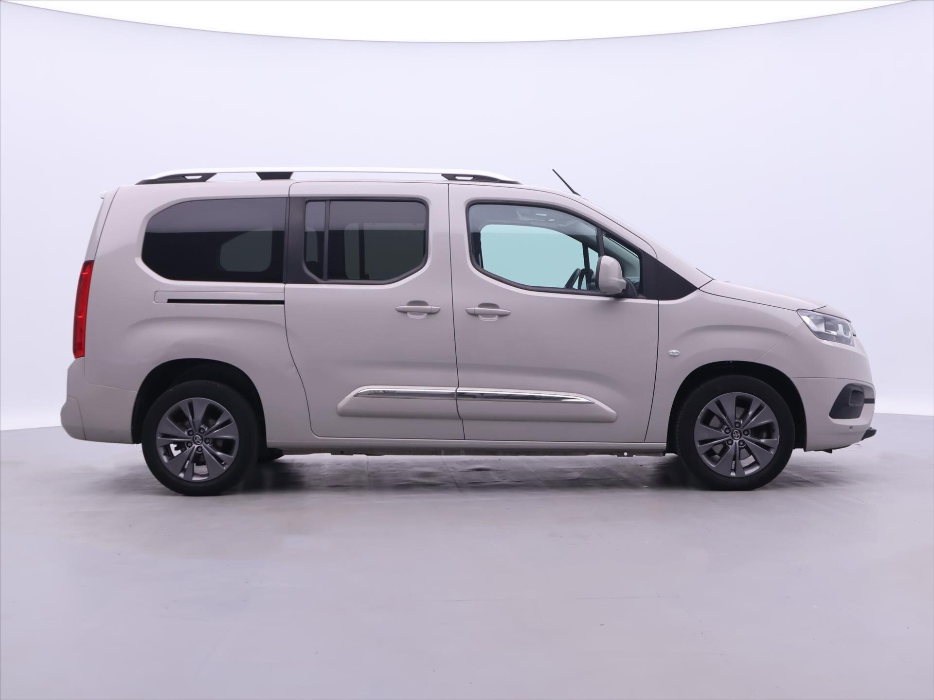 Toyota ProAce City Verso MPV 1,2 l 81 kw