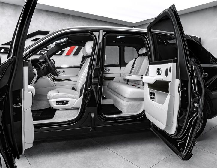 Rolls-Royce Cullinan 17
