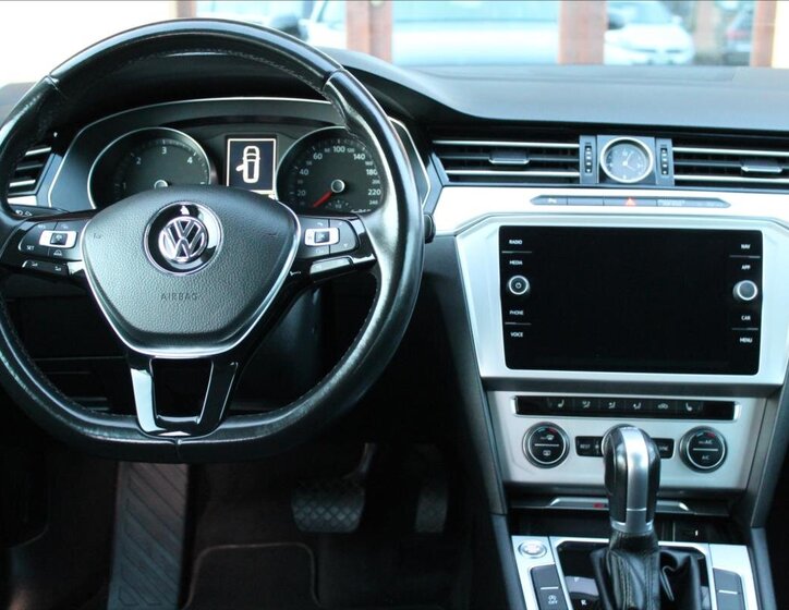 Volkswagen Passat 10