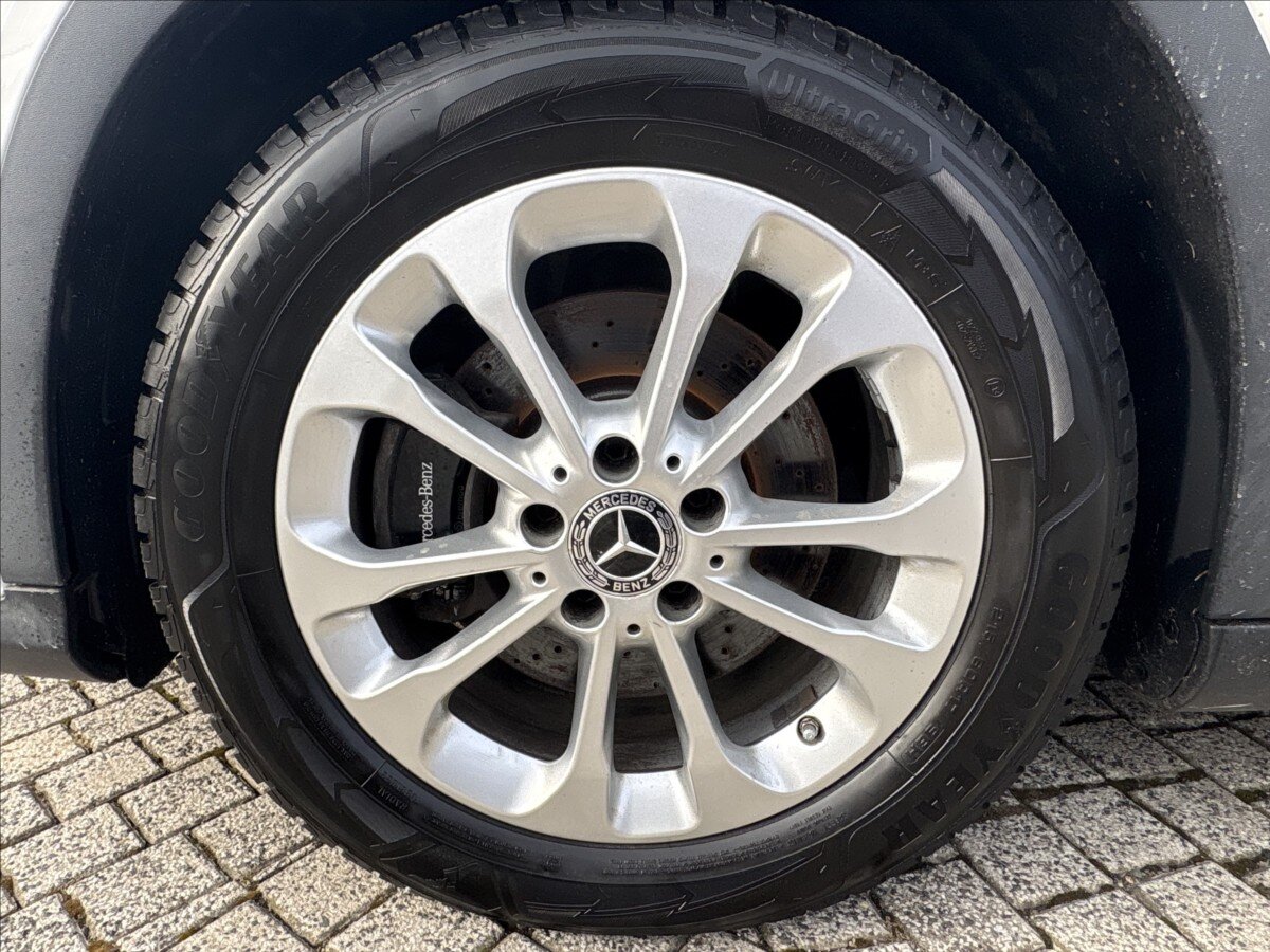 Mercedes-Benz GLA SUV 2,0 l 135 kw