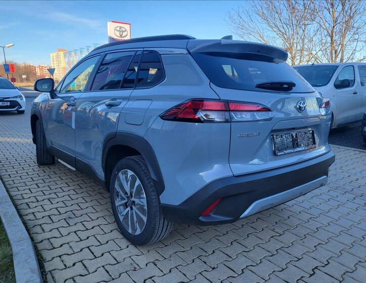 Toyota Corolla Cross 4