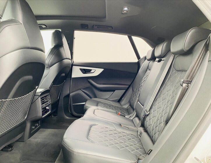 Audi Q8 SUV / Terénní 3,0 l 210 kw